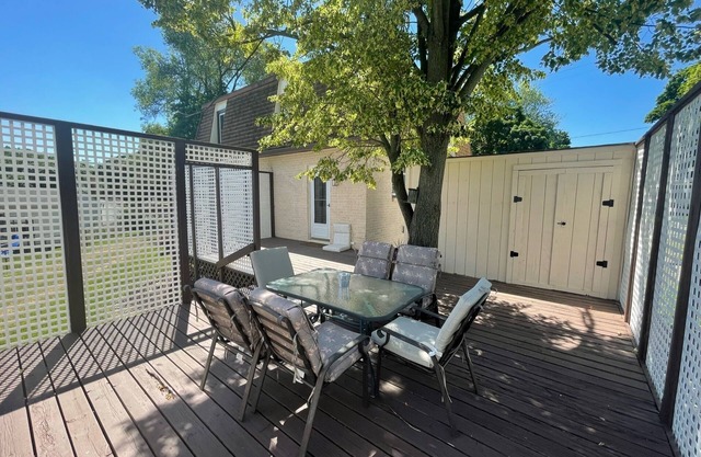 A cozy, quiet house minutes from Adrian College and Downtown