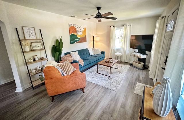 A cozy space, walking distance to amenities!