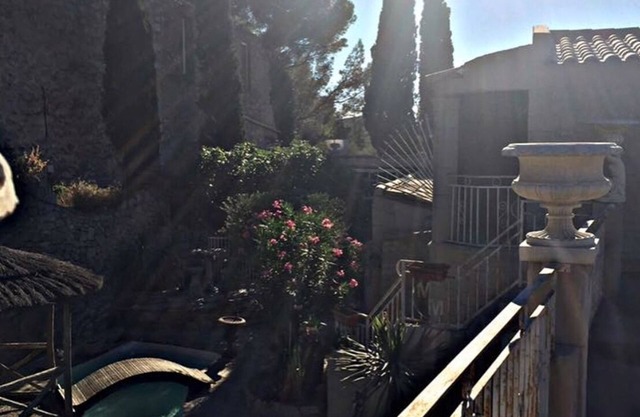 A few minutes from Narbonne and 30 minutes from the beaches