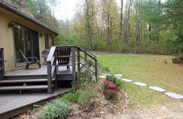 A four-season forest cabin