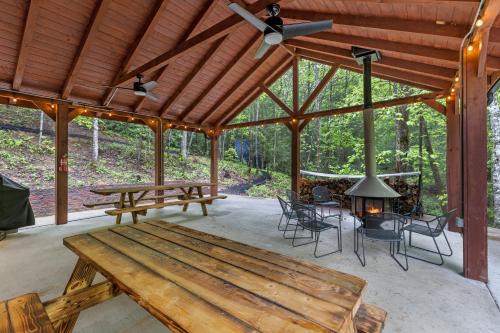 A-Frames Under the Canopy - Entire Property