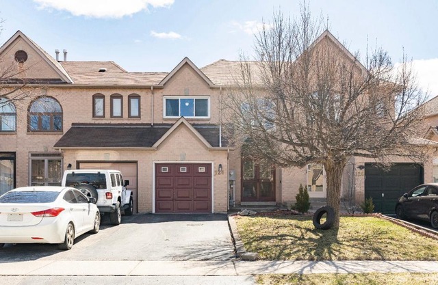 A gorgeous room with Kitchen and private washroom, close to YYZ Airport