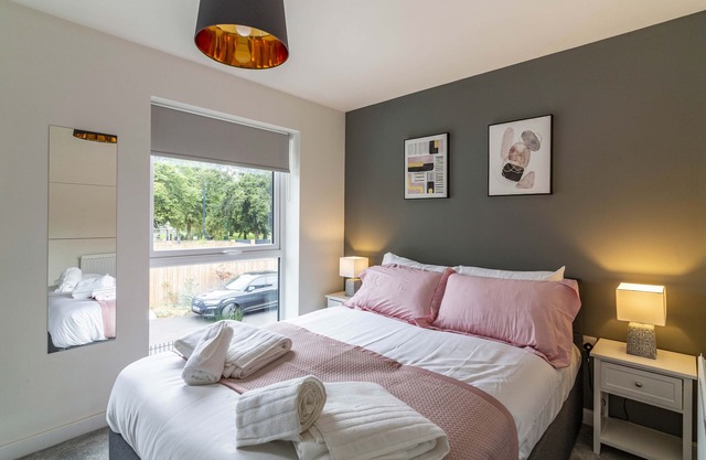 A homely, open 2bed self contained House w/parking