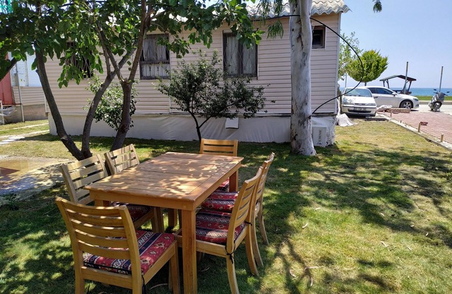 A HOUSE WİTH A GARDEN BY THE SEA-MAVİ APART 1