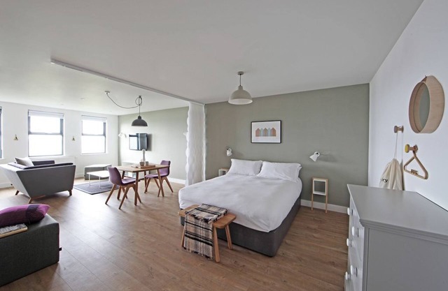 A john o'groat that sleeps 2 guests in 1 bedroom