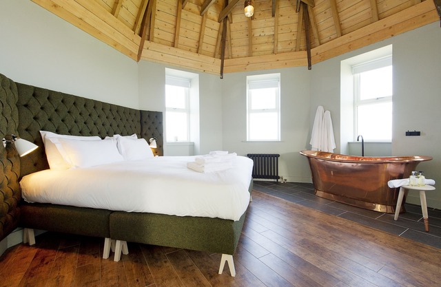 A john o'groat that sleeps 2 guests in 1 bedroom
