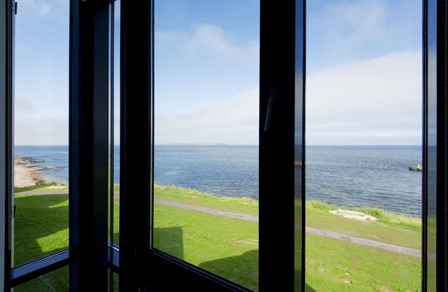 A john o'groat that sleeps 4 guests in 2 bedrooms