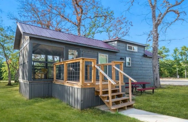 A Journey to Remember at Bryan College Station! Full Kitchen, Pool, Pets Allowed