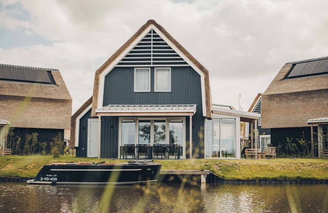 A large detached Watervilla with view of the inner harbour