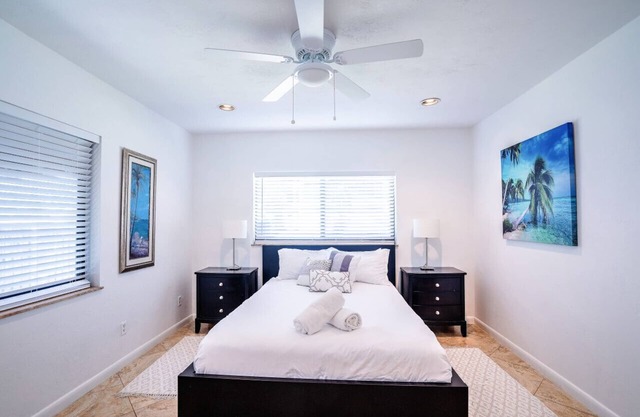 A lg 1bed Off Las Olas on the water free kayaks