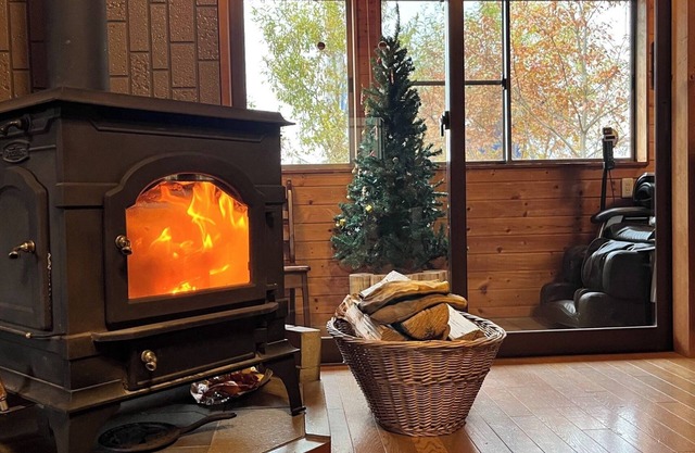 A log house villa for rent 5 minutes by car to La/Takashima Shiga