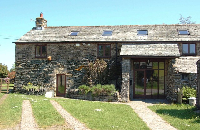 A luxury barn conversion, with superb quality kitchen and extra shower room.