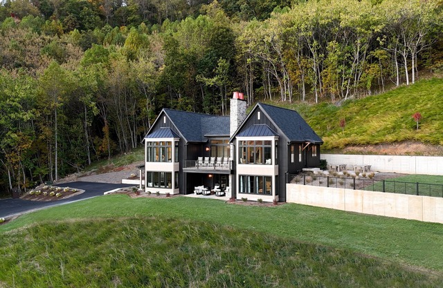 A Luxury Retreat for Gathering with Amazing Views