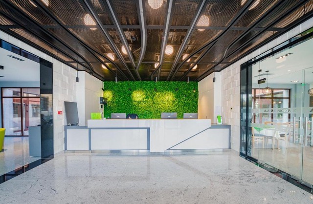 A&M Hotel with free parking