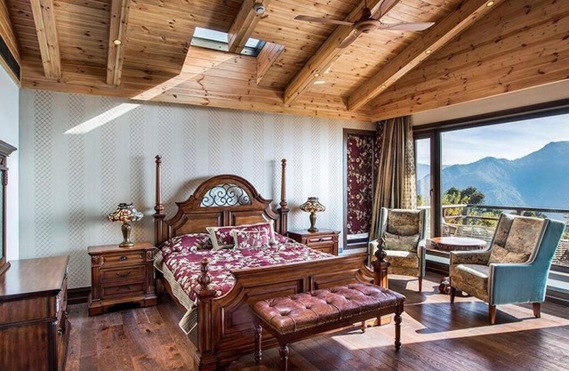 A Majestic Luxurious Villa Overlooking The Ganges