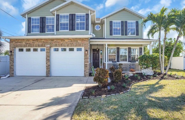 A modern new build home 3K sq. ft. Brand new hot tub, 6 miles from AMI's beaches
