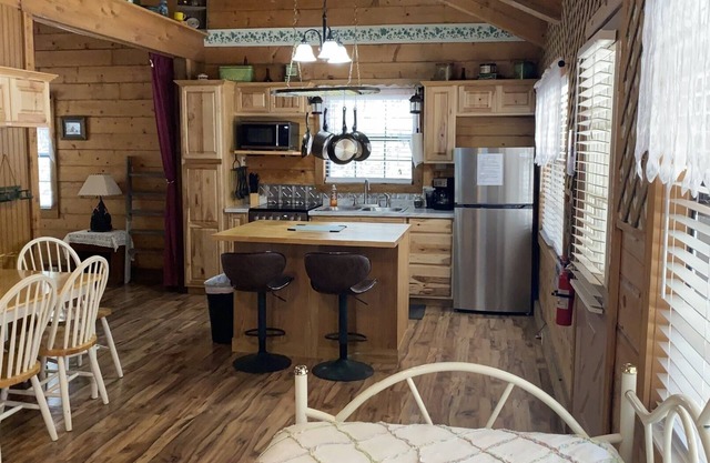 A Peace of Heaven LOG Cabins & RV- Cabin #1