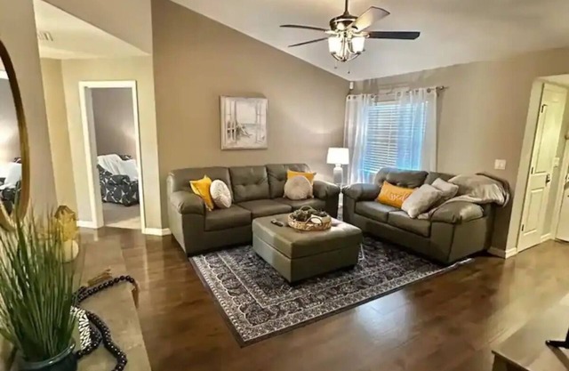 A Peaceful Family Friendly Home in Sarasota Fla, Legacy Trail/Pinecraft
