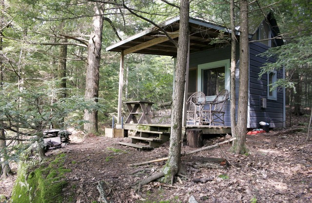 'A Place in the Woods' - Cabin on Chloe's Lake on 23 acres near Woodstock, NY