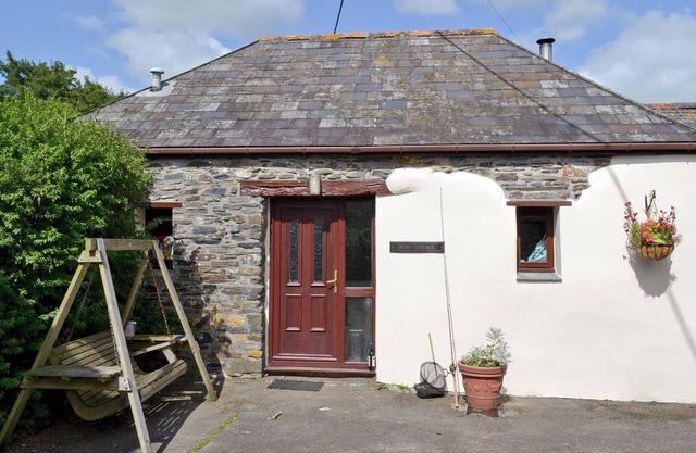 A pretty 2 bedroom barn conversion set within an equestrian centre.