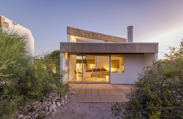 A Refuge of Modern Design and Luxury - Magnificent desert retreat