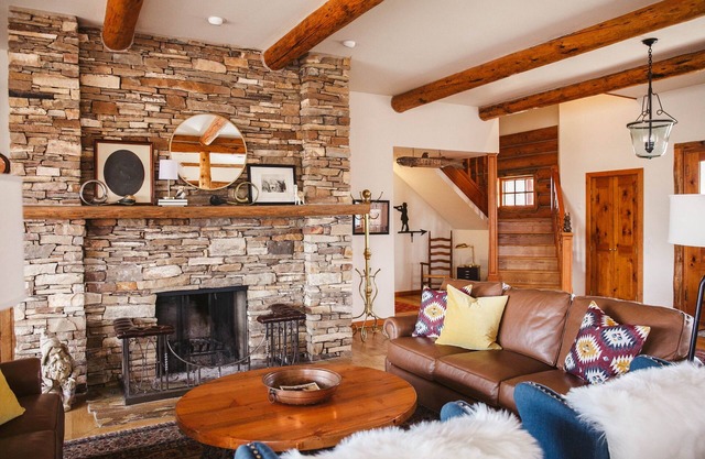 A River Runs Through It - Log Home, Garage Game Room, 50 Acres, 3 Min to Town