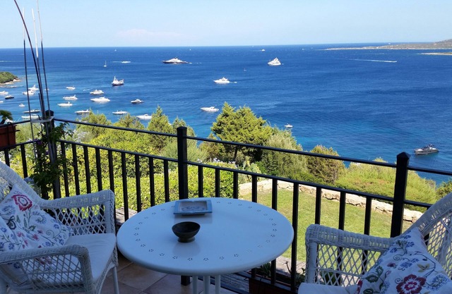 A seafront apartment with a stunning sea view - Porto Rotondo