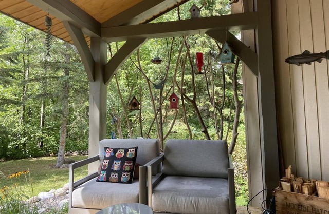 A shore thing! Spacious lake front get away for any season.