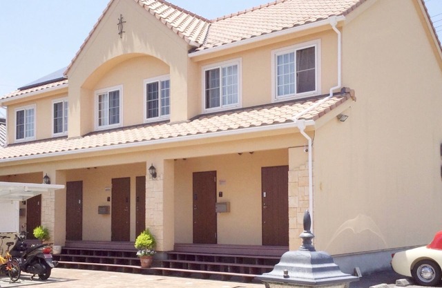 A small hideaway on Awaji Island Southern Provencestyle maisonette apartment /Sumoto Hyōgo