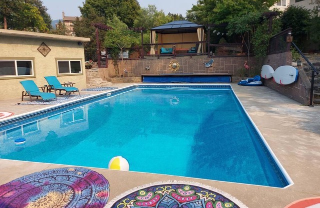 A spa adult style Suite with outdoor hot tub & seasonal lap-size pool