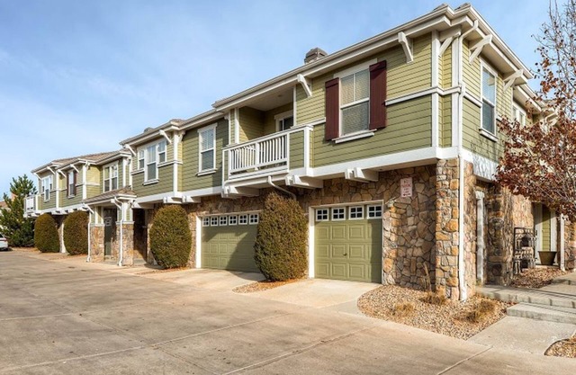A spacious and modern townhome nestled in the heart of Meridian.