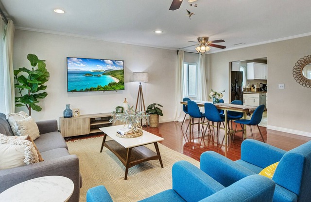 A Stunningly Wonderful Designed Oasis For Relaxing in South Bay - Gardena, CA