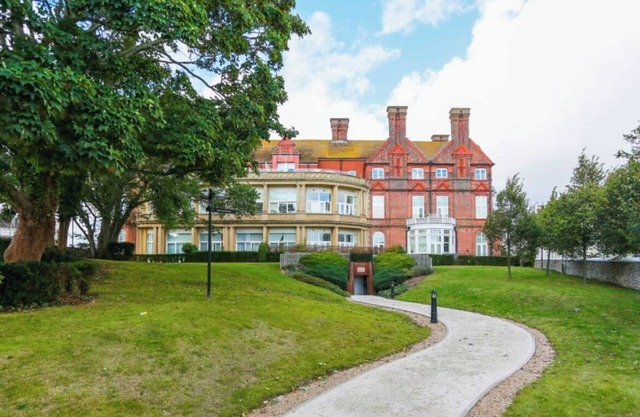 A stylish contemporary apartment in central Brighton, 15 min walk from the sea