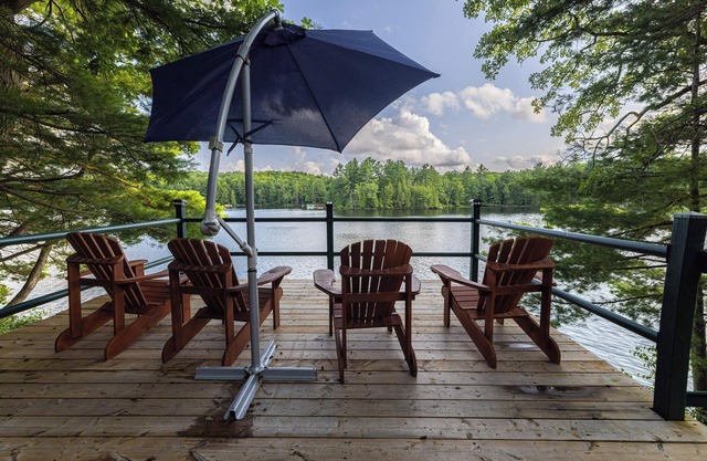 A sunny hilltop hideaway by the lake