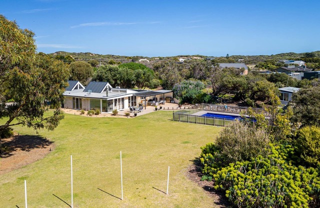 A Symphony of Sun & Sea - private 4.5 acres with swimming pool