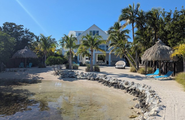 A Tropical Luxury Getaway, Your own private resort!