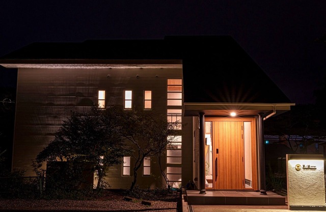 A twostory detached house with a panoramic view of Lake Ashi/Ashigarashimogun Kanagawa