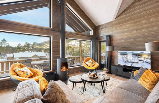 A unique and modernly furnished holiday villa! Quietly located with a view of Lake Vråvatn. Suitable for 8 people.