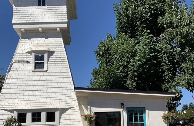 A welcoming 1905 watertower on a beautiful flower farm with a hot tub