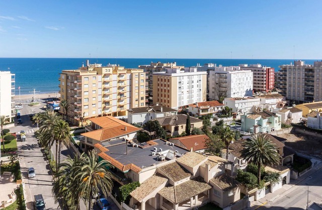 A well-maintained vacation apartment with shared outdoor pool and close to the beach.