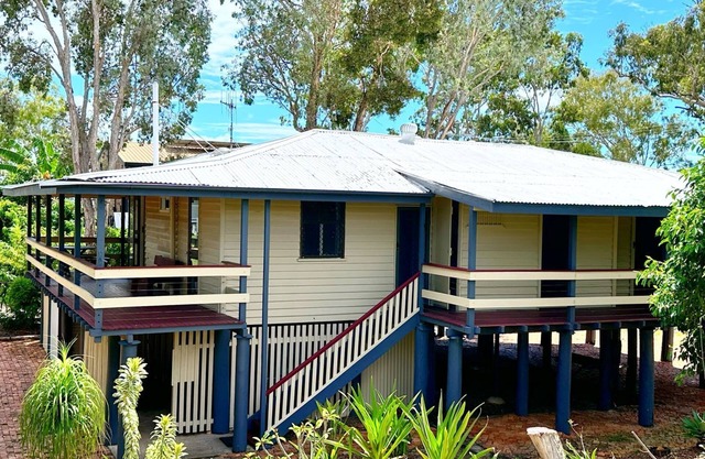 A Yearenda - Water Views -3BR - Steps to the Beach