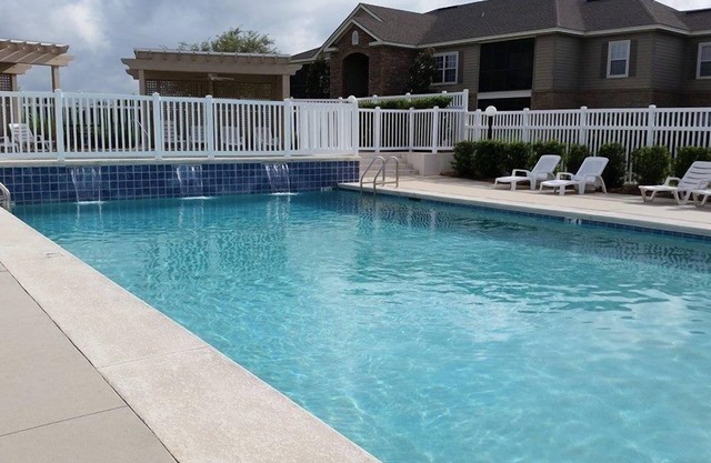 About 1 Mile To Tanger Outlet Mall And about 7 Miles To Gulf Shores Beaches