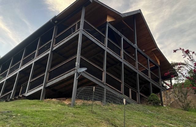 Above the CloudsnMountain top chalet with million dollar views on 4 acres
