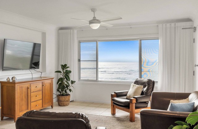 Absolute Beachfront Apartment 1T