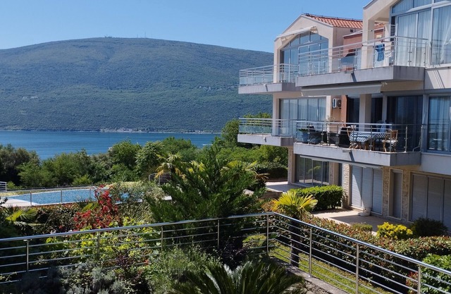 Acacia Hill Grape Apartment
