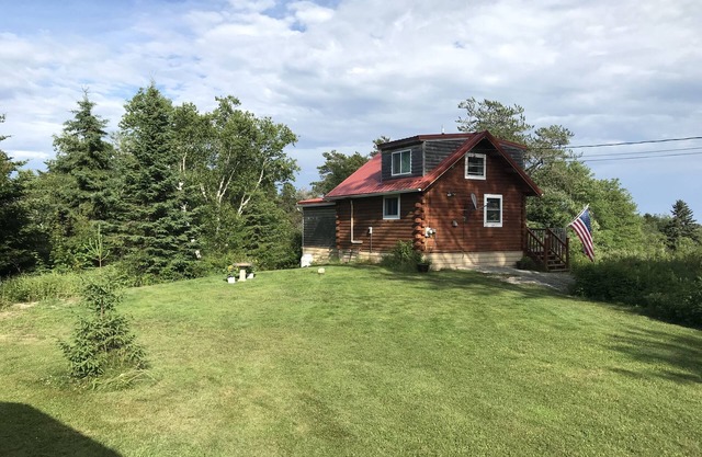 Acadia SummerHill Log Cabin-charmingly unique, cozy and quiet, a true hidden gem