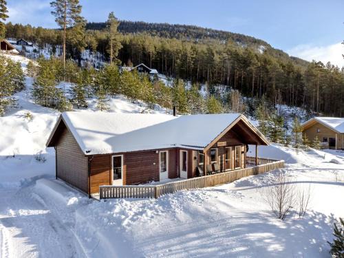 Accessible Nature Cabin with Lake & Mountain Views - Solstråle Hytte