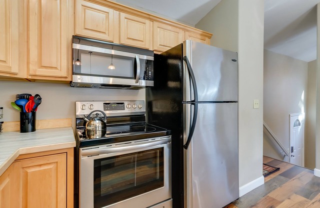 Accommodating Anchorage Abode < 1 Mi to Jewel Lake