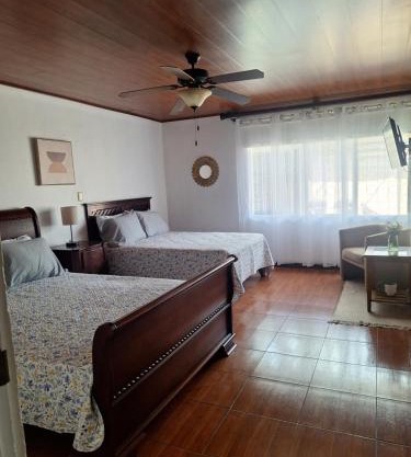 Acogedora y amplia habitación en La Tropicana