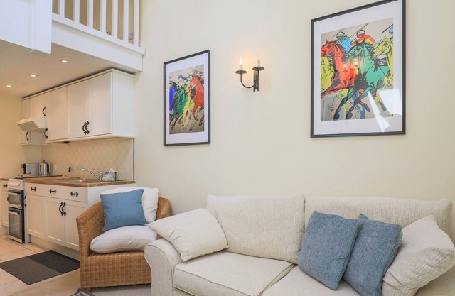 Acorn Lodge Windsor - One Bedroom House, Sleeps 3